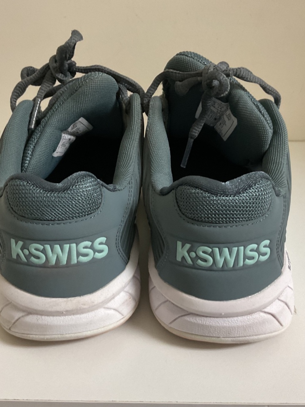 KSwiss tennis shoes size 7.5 - Picture 4 of 6